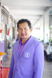 นายสมัคร ทองเลิศ